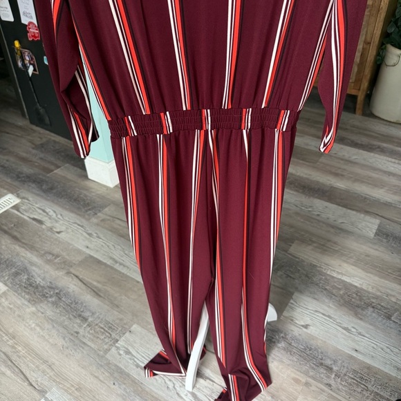 NWT Express Burgundy Striped Jumpsuit 3/4 Zipper Size Small - Picture 9 of 9